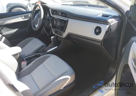 2017 Toyota Corolla Le z USA, uszkodzony, nr VIN 5YFBURHE5HP703323